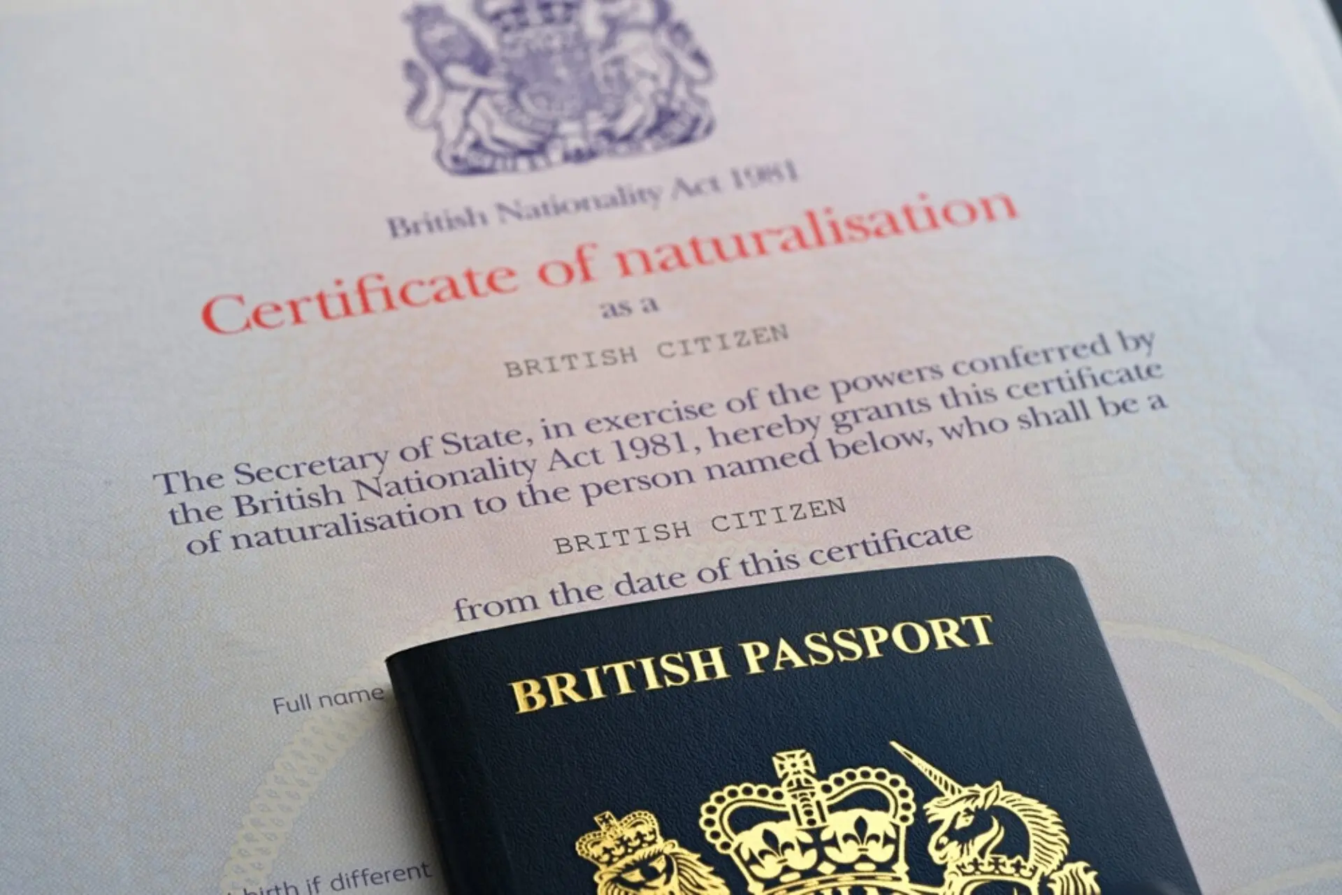 Certyfikat naturalizacji (Certificate of naturalisation) i brytyjski paszport